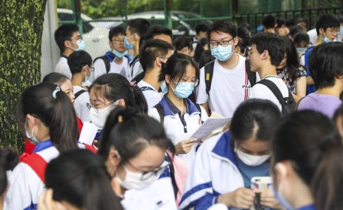 高考模拟考试：醉翁之意不在酒，在乎考生心理也，唯高考才是真的