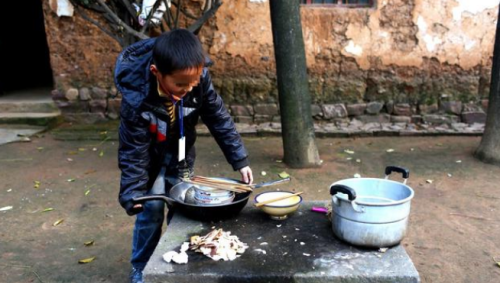 没钱没人脉，当代社会底层人员出路在哪里？跨越阶层有多难？