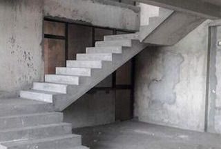农村自建房，“楼梯”该怎么设计？老师傅：要注意这4个问题