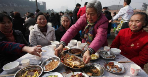 在农村，把酒席改到冬月和腊月办，是为了赚钱吗？原来是这么回事