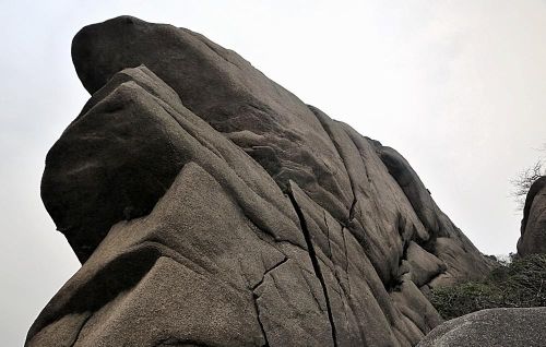 黄山奇石鳌鱼驮金龟介绍(黄山鳌鱼驮金龟)