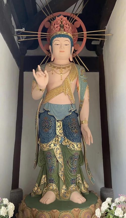 隆福寺阿弥陀佛殿里的佛像叫什么(隆福寺阿弥陀佛殿里的佛像是什么)