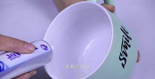 牙膏除刷牙外还有什么妙用(牙膏不仅可以用来刷牙还可以用来做什么)