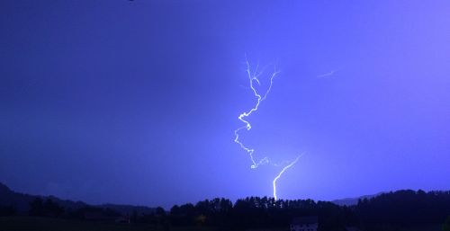 多地出现“雷打冬”，冬天打雷有什么说法？看看农村老谚语咋说的