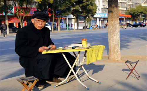 古代俗语：“晚不梳头，早不说梦”是何意？许多人不知其深层含义