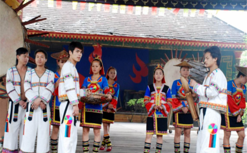 这个位于云南的少数民族，至今没有民族文字，婚嫁观念也与众不同