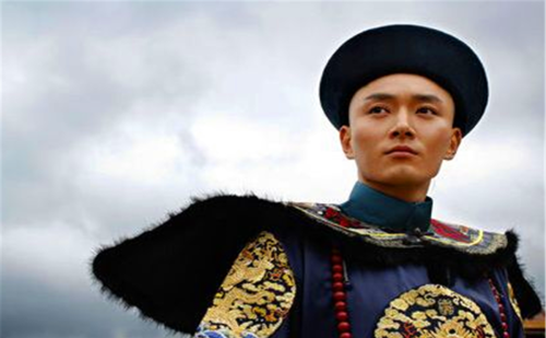清朝最大官，比皇帝权力还大，不是太上皇，200年来只此二人任职