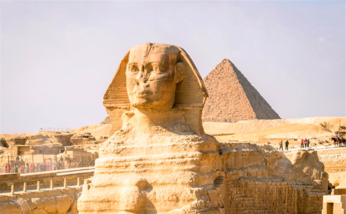 埃及金字塔一法老墓中，出土两件文物，考古专家一看：非地球之物