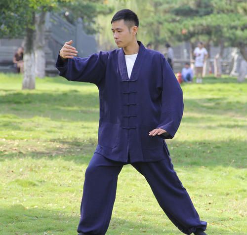 夏天进出寺院，穿着一定要得体大方