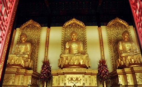 佛教并不是推崇偶像崇拜，而是崇拜理想和教义