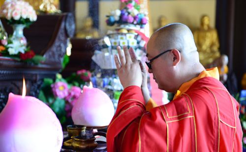 从佛教的角度看，违背誓言会导致什么样的后果？
