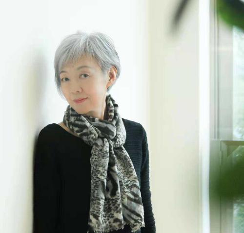 60+日本主妇亲身示范：衣不花哨，发色越浅越好，越活越年轻