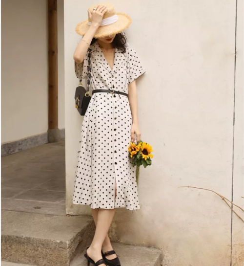 今夏流行的“法式裙”，有品位的女人这样穿，优雅显瘦还气质