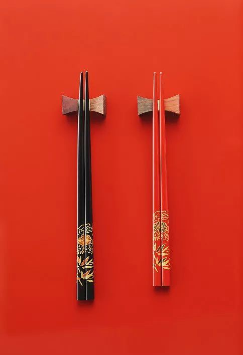 筷子不是七寸六分长！用筷子有“10忌”，餐桌上不知不觉就会犯错