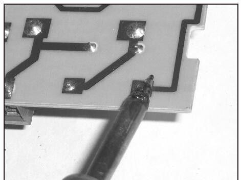焊接直插式元器件的操作方法