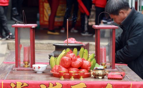 农历七月初一要拜门口，供饭不可太丰盛，这3个日子也需要拜门口