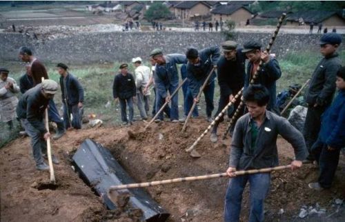 农村推崇土葬，这3种土葬方式，反映逝者身份，最高级别要修地宫