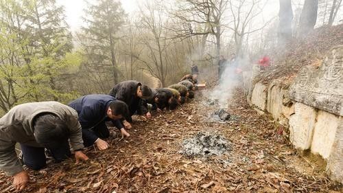 邻有丧舂不响，里有殡不巷歌！农村6个丧葬礼仪，读懂情商都高了