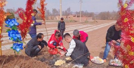 上坟不过三代，祭拜不过未时！农村以前的习俗，虽过时但值得传承