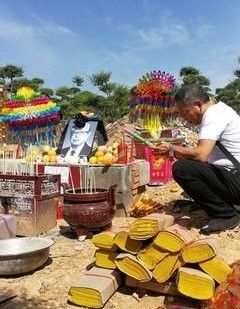 农村下葬后要做百日祭和周年祭，可提前不可延后，3个细节需注意