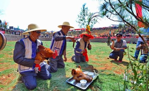 农村的古老祭祀习俗，祭品不带出祭地，要分给祭祀者吃但不能吃完