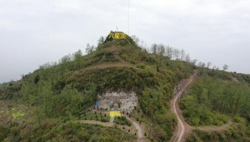 葬山不葬顶，埋坡不埋岭！从葬山习俗，看农村土葬地势的演变