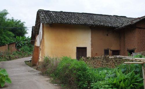 生意人爱的高价路剪房，农村却很忌讳，与乡村住房构造和交通有关