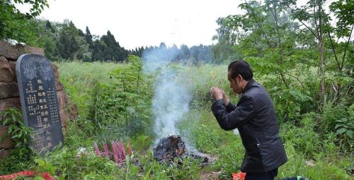 亡人若不犯七，“复山”前要讨百家米，农村办白事规矩超多