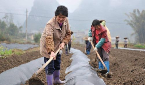 男人经老不经活，女人经活不经老！农村这句老话，还挺有道理