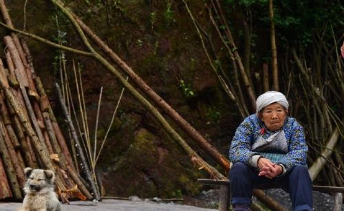 人老招人嫌，死了欠三年！农村老年生活真实写照，现实得让人心寒