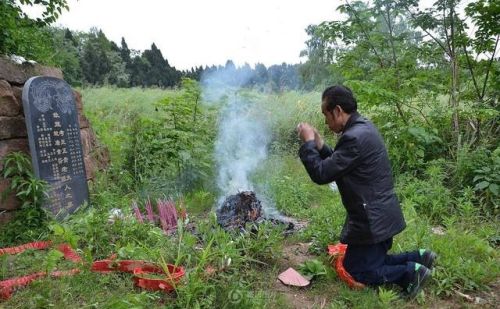 人老招人嫌，死了欠三年！农村老年生活真实写照，现实得让人心寒