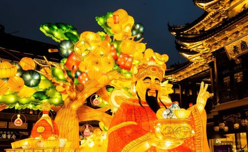 正月初五又叫“破五”：送穷神、接财神，一送一接平安幸福一整年