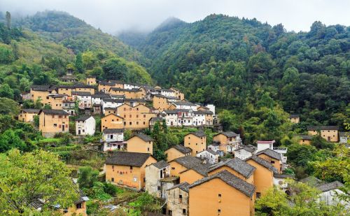 俗语：面对青山出孝子，背朝平岭出贤人，真是如此吗？