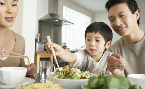 过去农村小孩吃饭时，老人讲的那些传统规矩，现在还有用吗？