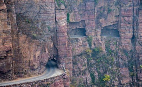 专家建议《愚公移山》移出课本，理由是破坏环境，你觉得应该吗？