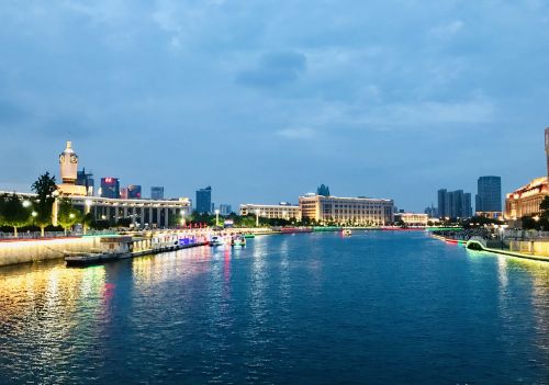 天津海河夜景，真的不比外滩和珠海夜景逊色，来看看就知道了