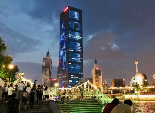 天津海河夜景，真的不比外滩和珠海夜景逊色，来看看就知道了