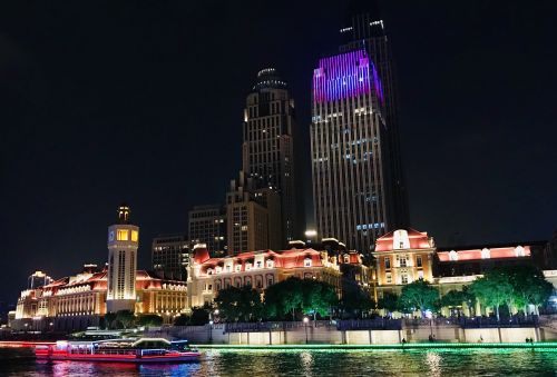 天津海河夜景，真的不比外滩和珠海夜景逊色，来看看就知道了