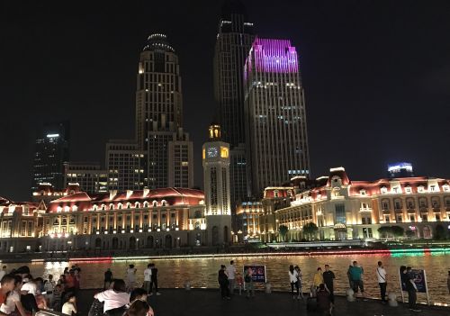 天津海河夜景，真的不比外滩和珠海夜景逊色，来看看就知道了