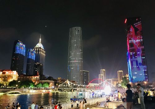 天津海河夜景，真的不比外滩和珠海夜景逊色，来看看就知道了