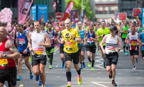 马拉松是一项极具挑战性的运动，为什么很多人仍然喜欢参与？