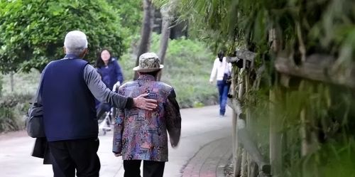 人过七十才醒悟，亲人和子女都“背叛”，有四个真相