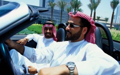 沙特王室为保持血统纯正，大多内部近亲通婚，为何后代不畸不蠢？