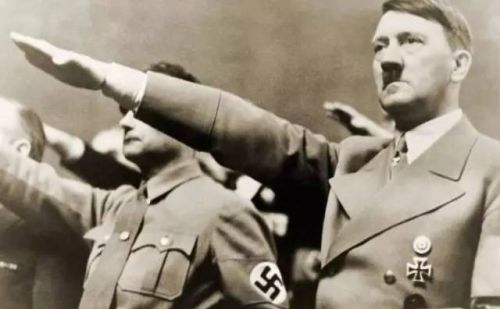 一战后，德国军队的高级将领里不少是有贵族家庭背景，希特勒是怎么让他们愿意效忠的？