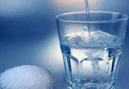 肾病患者应少喝水还是多喝水？怎么才是合理？