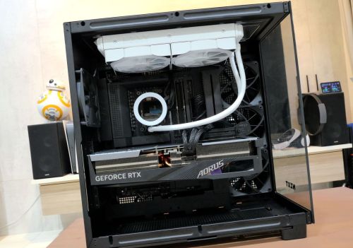 基于锐龙9 7900X 3D+RTX 4080打造客厅的游戏平台，这下舒爽了！