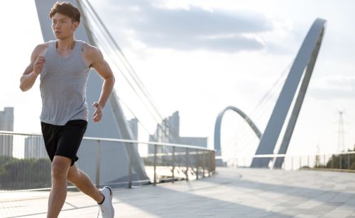 跑步可以减胸部和肚子的脂肪吗？如果能，我每天五公里，配速六分钟，怎么没减下去？