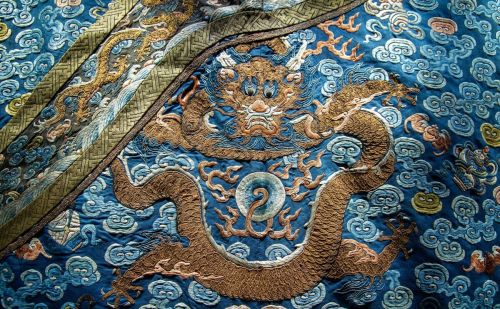 清朝设6大爵位，为何“超一品”可以穿龙袍？权力究竟有多大？