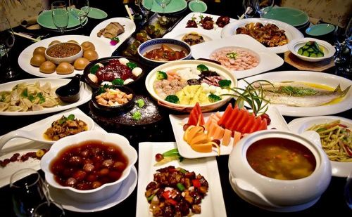 中国餐桌礼仪的八大禁忌，看完建议收藏！