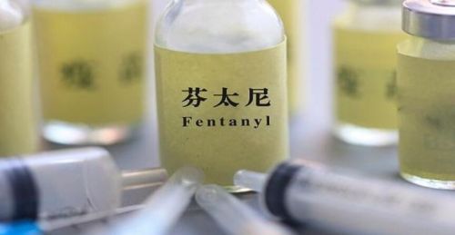 白宫宣布将芬太尼混合药定为美国的新兴威胁，这类掺有甲苯噻嗪的芬太尼对人体有哪些危害？